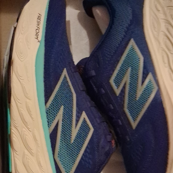 New Balance Women's Blue and Aqua Running Shoes - Picture 1 of 1
